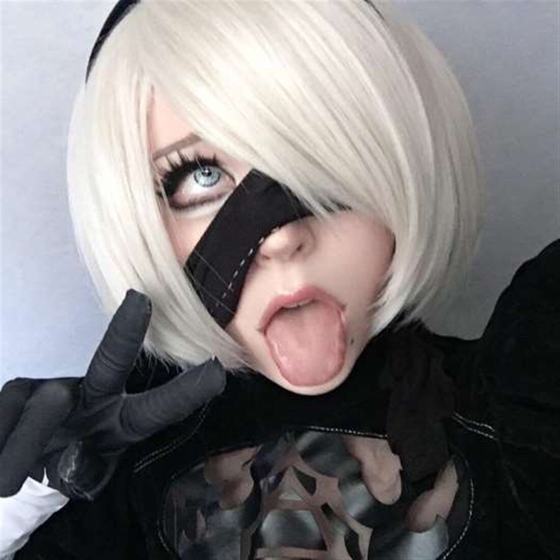 Косплей языки. Косплей 2b Shinukii. Shinuki Mikasa. NIER Automata 2b ахегао. Shinuki Cosplay 2b.