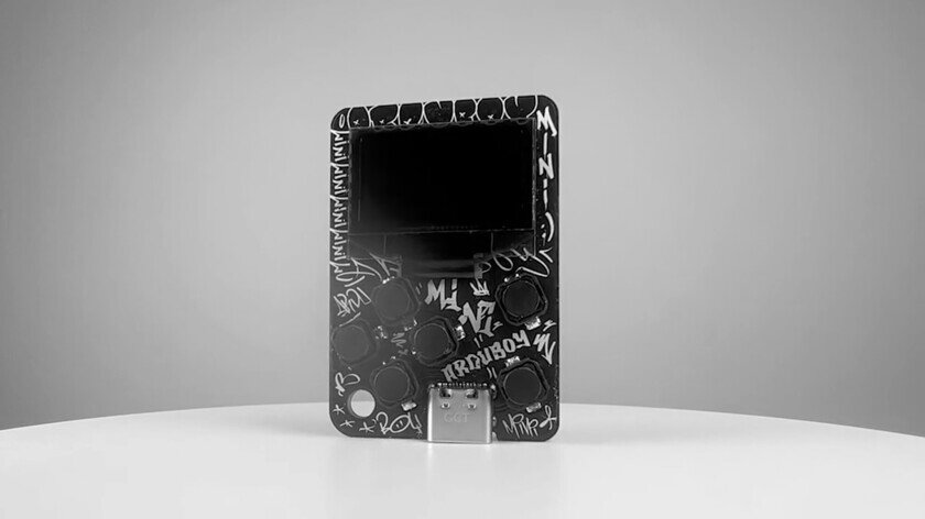    Так выглядит Arduboy Mini. Фото: Kickstarter