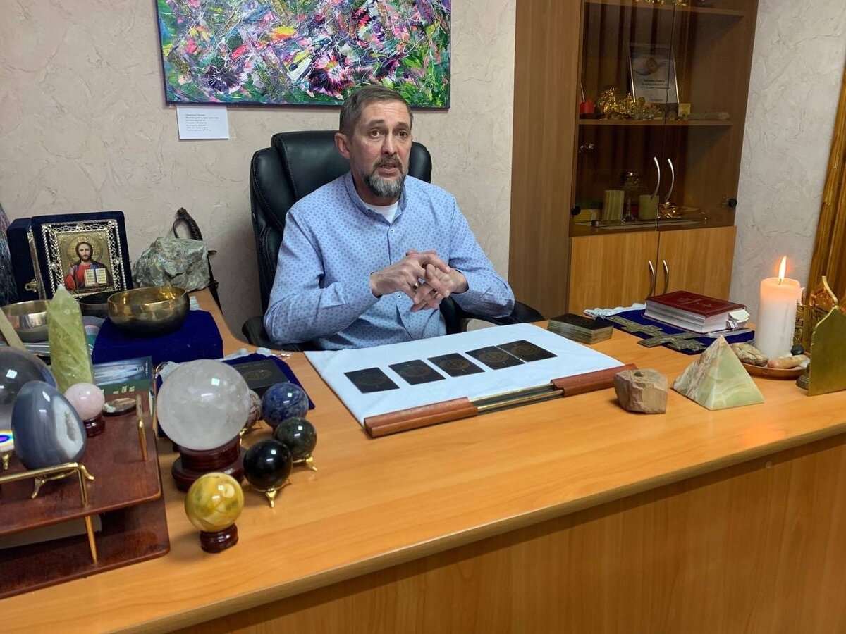 Александр Тишкин, практикующий белый практик, эзотерический наставник, основатель школы-турнира-клуба "Орегор", художник, поэт, и просто хороший человек)