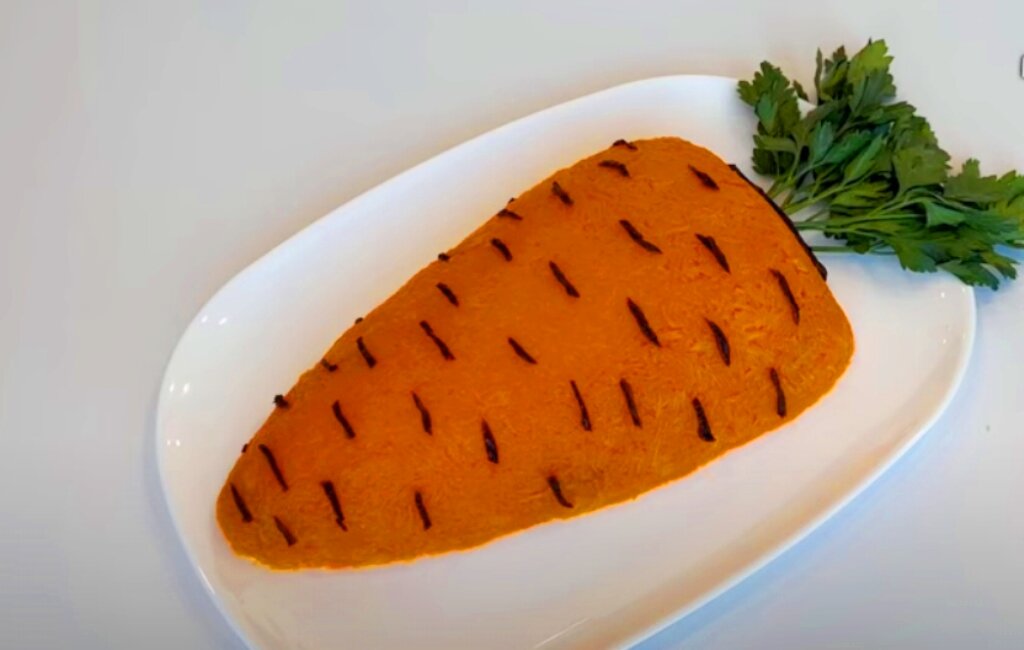 Праздничный салат "Морковка"