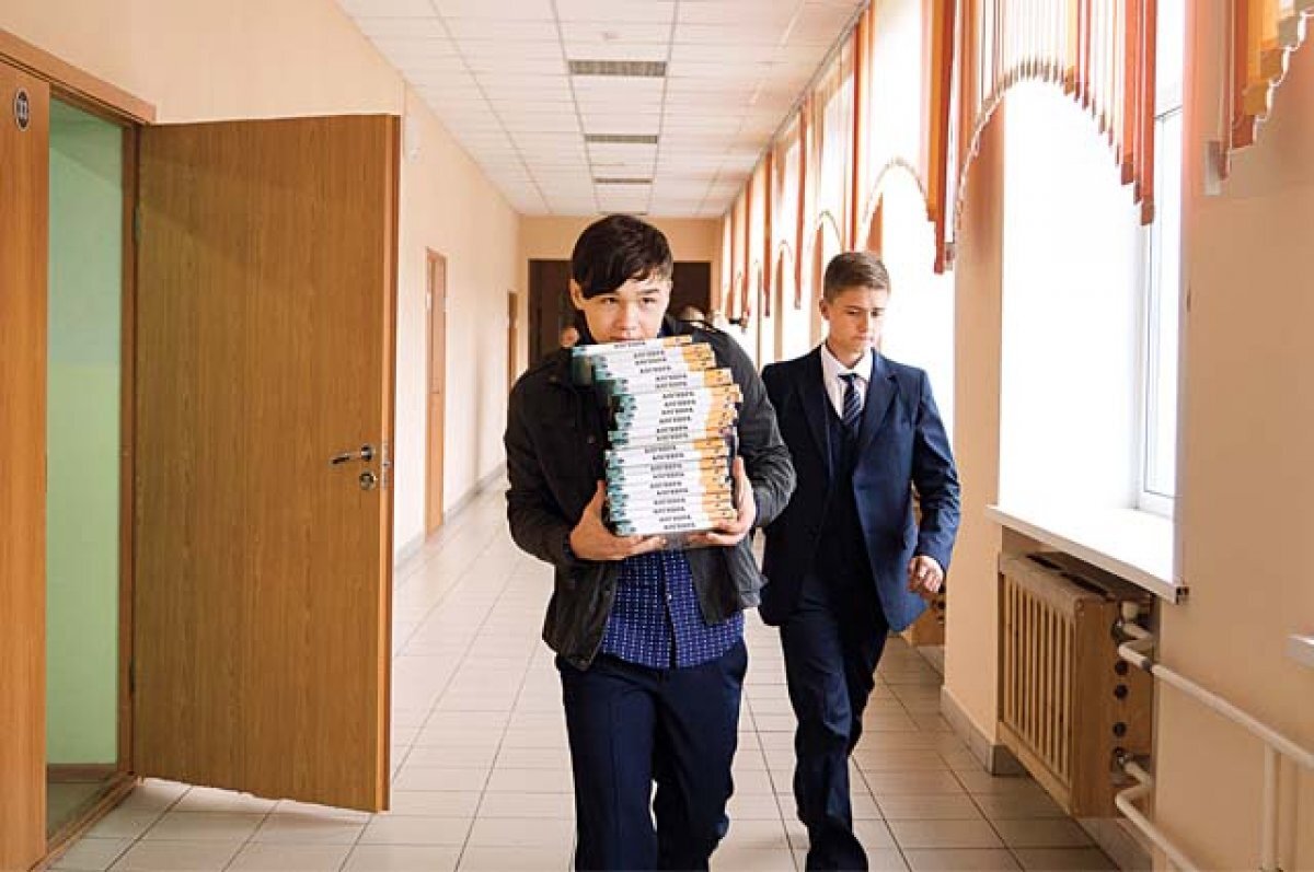    Путин поручил изучить вопрос объединения в школах учебных курсов по истории