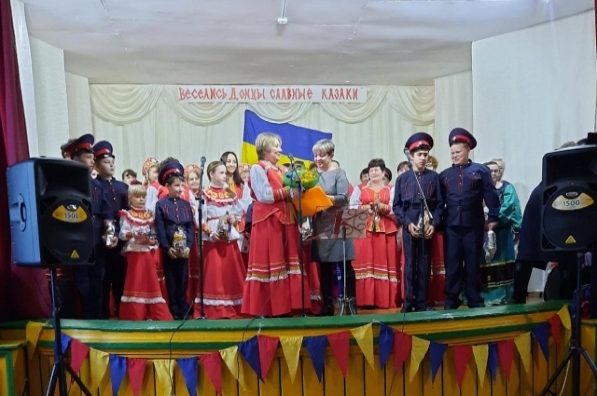    Под Волгоградом в хуторе Перелазовском прошел фестиваль казачьей песни