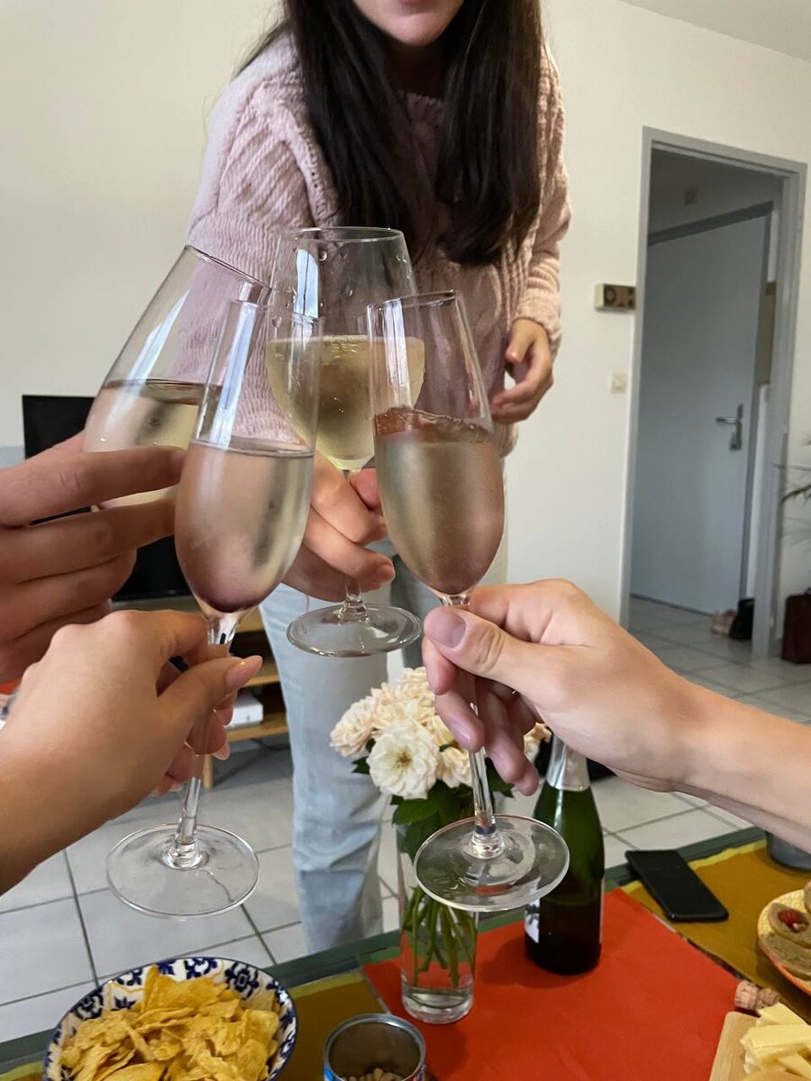 Французское застолье выглядит так