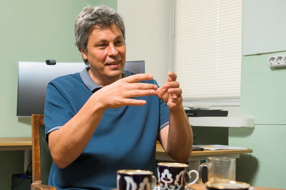    Руководитель лаборатории микронасекомых и заведующий кафедрой энтомологии биологического факультета МГУ Алексей Полилов / ©Евгений Гурко