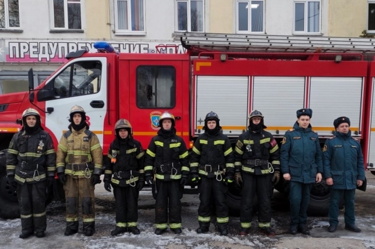    В Кашине пожарные вывели женщину из задымлённого дома
