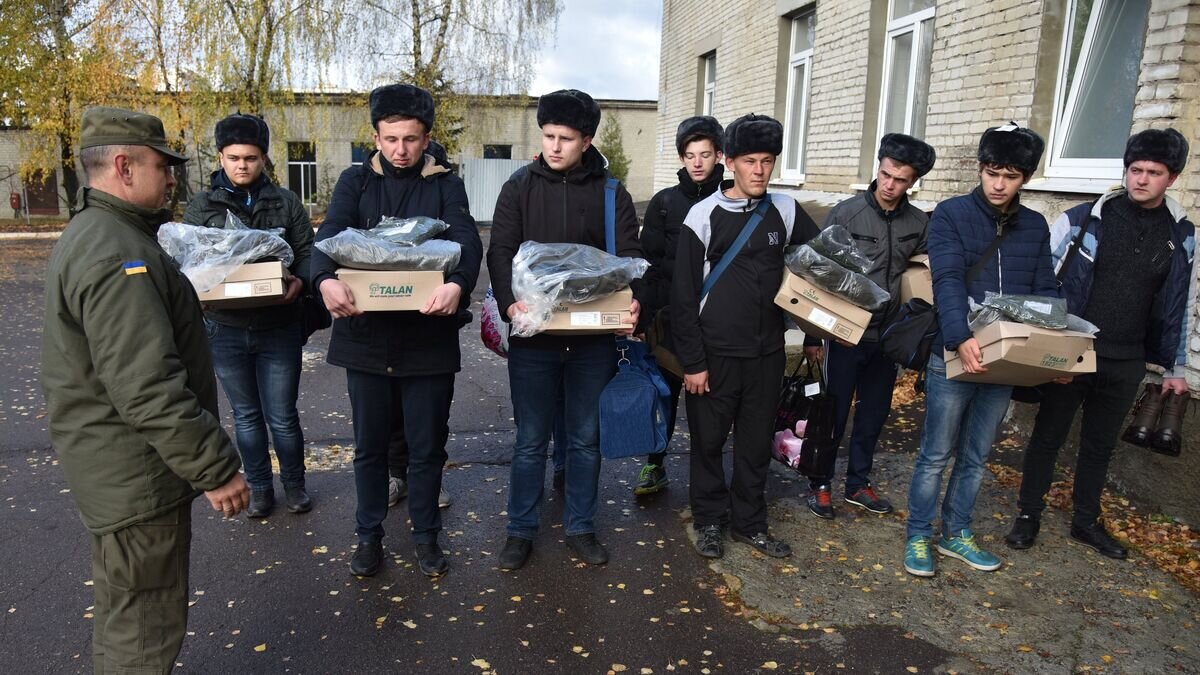    Прибытие призывников в одну из воинских частей Нацгвардии Украины во Львове© РИА Новости / Стрингер