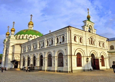    С 1 января священников УПЦ МП не будут пускать в Успенский собор и Трапезную церковь Киево-Печерской Лавры