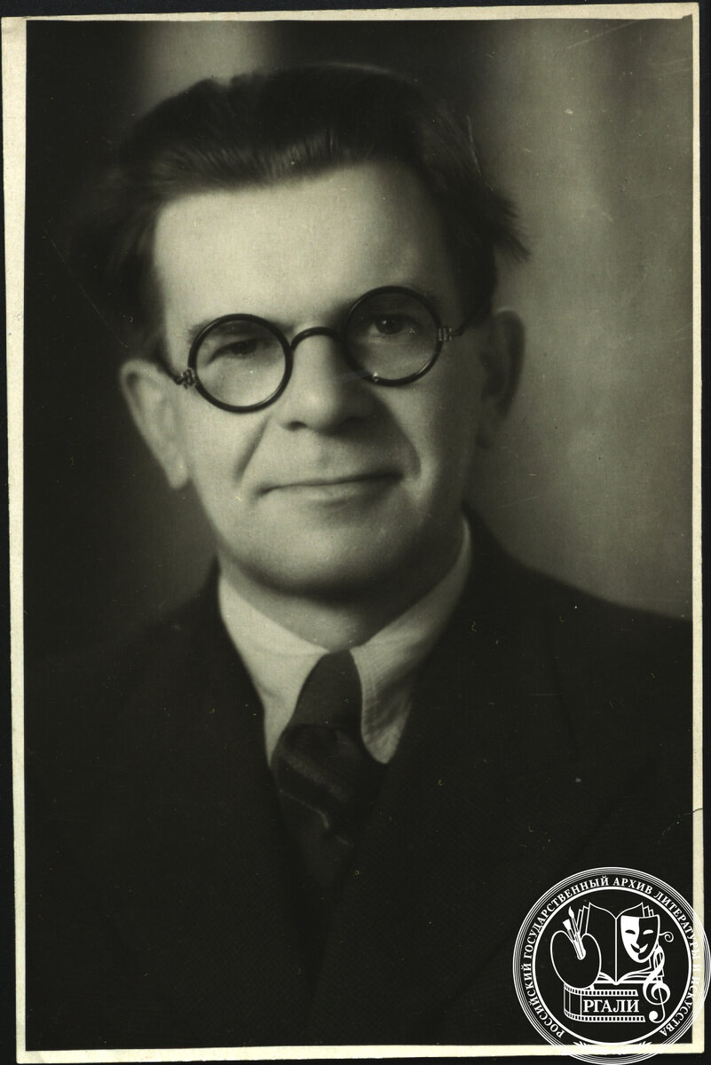 А. Бек. Фотохроника ТАСС. Фото А. Гринберга. 23.04.45 г. РГАЛИ. Ф. 2863.