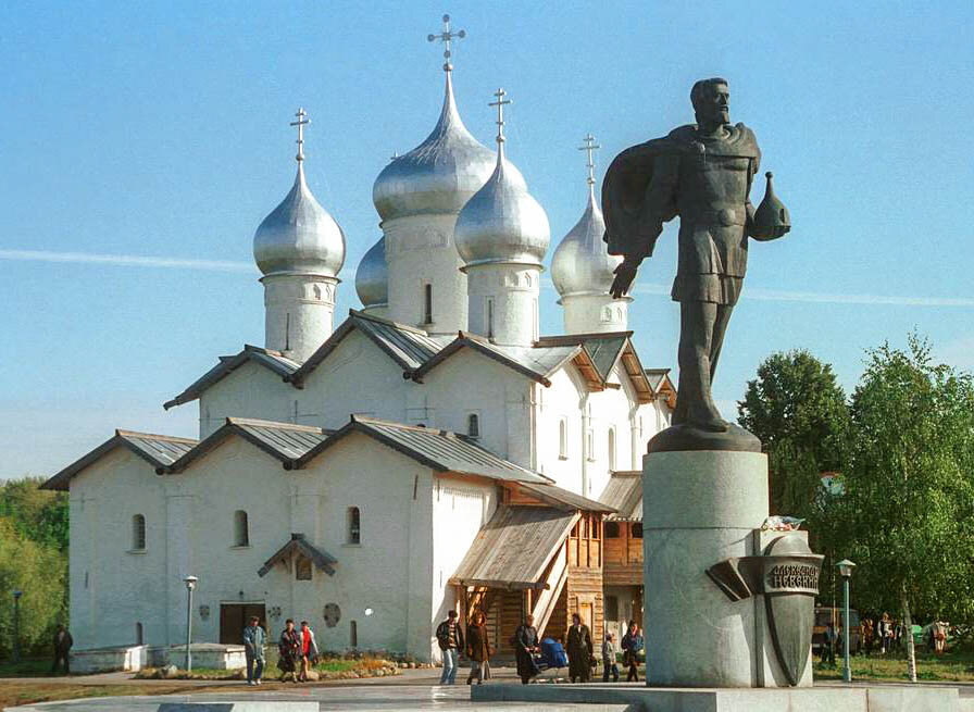 Историю Великого Новгорода – одного из самых значимых городов всей Руси – невозможно рассказать ни короткой, ни даже очень длинной статьёй.-4
