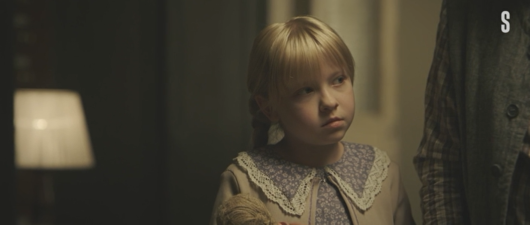 Девочка из вампиров средней полосы. Лукерья ильяшенко вампиры средней. Вампиры средней полосы лукорья. Девочка из вампиров средней полосы. Девочка из вампиров средней полосы.