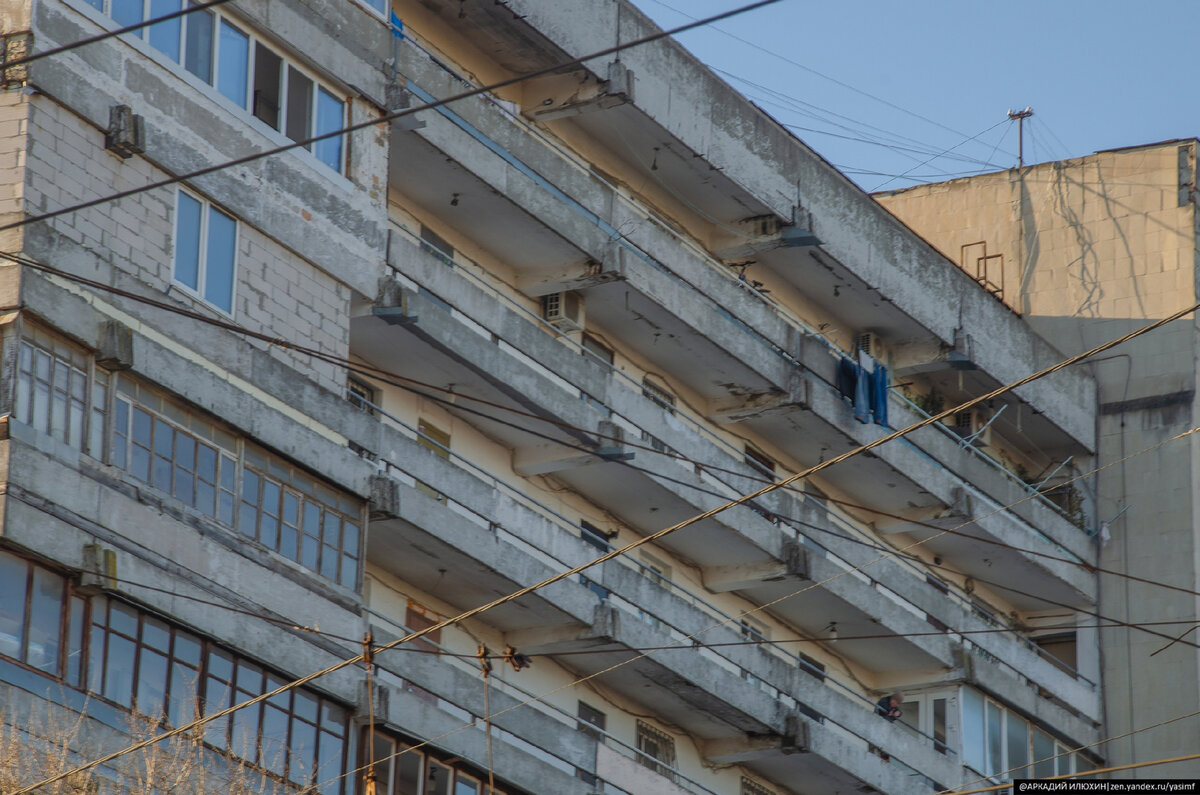 Гуляем по Симферополю и смотрим архитектуру. Часть третья. Самый высокий  жилой дом и самой большой в Крыму парк | Непримиримый | Дзен