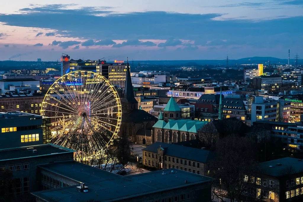 Essen germany. Эссен Германия. Эссен (город в ФРГ). Эссен Германия достопримечательности. Эссен город в Германии панорама.