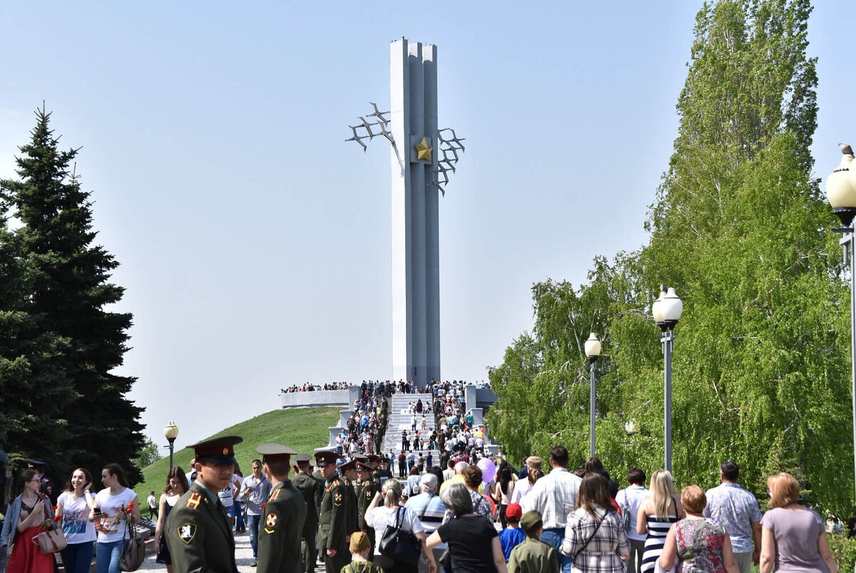 Фото парка победы в саратове журавли