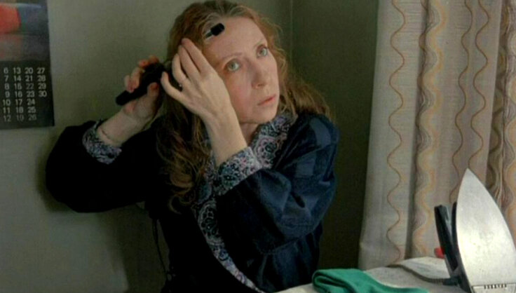 Инна Чурикова блистательно играет роль Нины Елизаровны. Фото: кадр фильма "Ребро Адама"