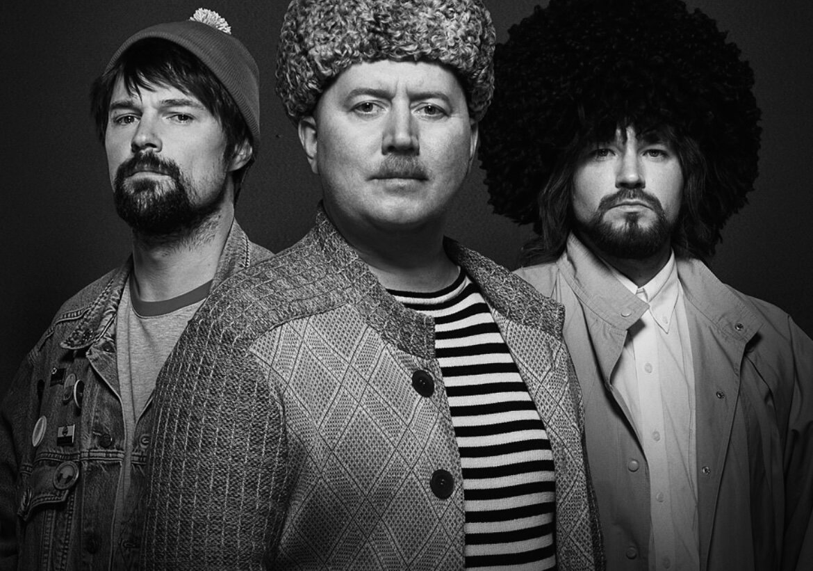 Данила Козловский, Сергей Бурунов и Александр Петров в ролях Труса, Балбеса и бывалого