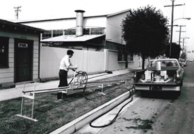  Мельсхаймер проводит прокладку методом ГНБ.