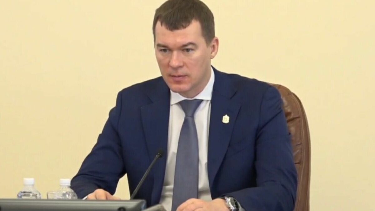     Во время аппаратного совещания Губернатор региона Михаил Дегтярёв дал старт подготовки празднования 85-летия Хабаровского края