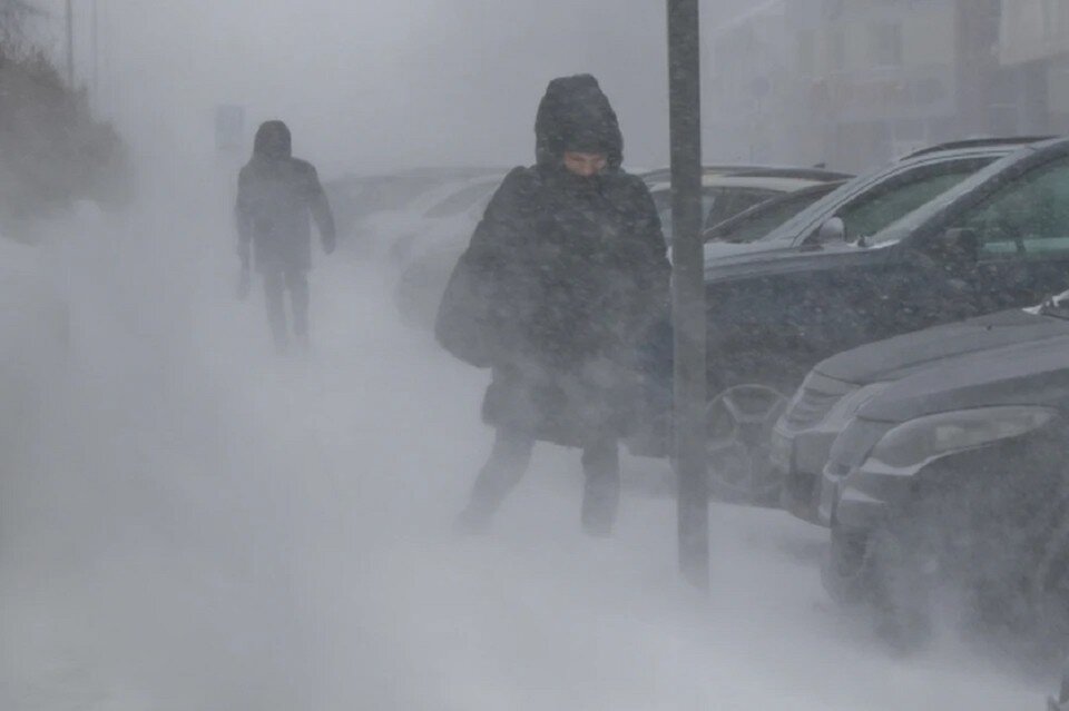     Из-за гололедицы на дорогах всех попросили быть осторожными. Олег УКЛАДОВ