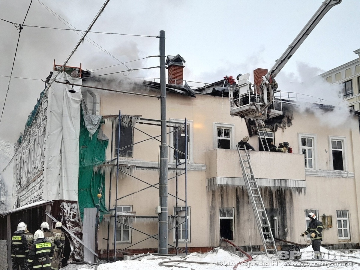 Дом купца котельникова. Сгоревшее здание. Пожар в доме. Пожар в здании. Сгоревший дом.