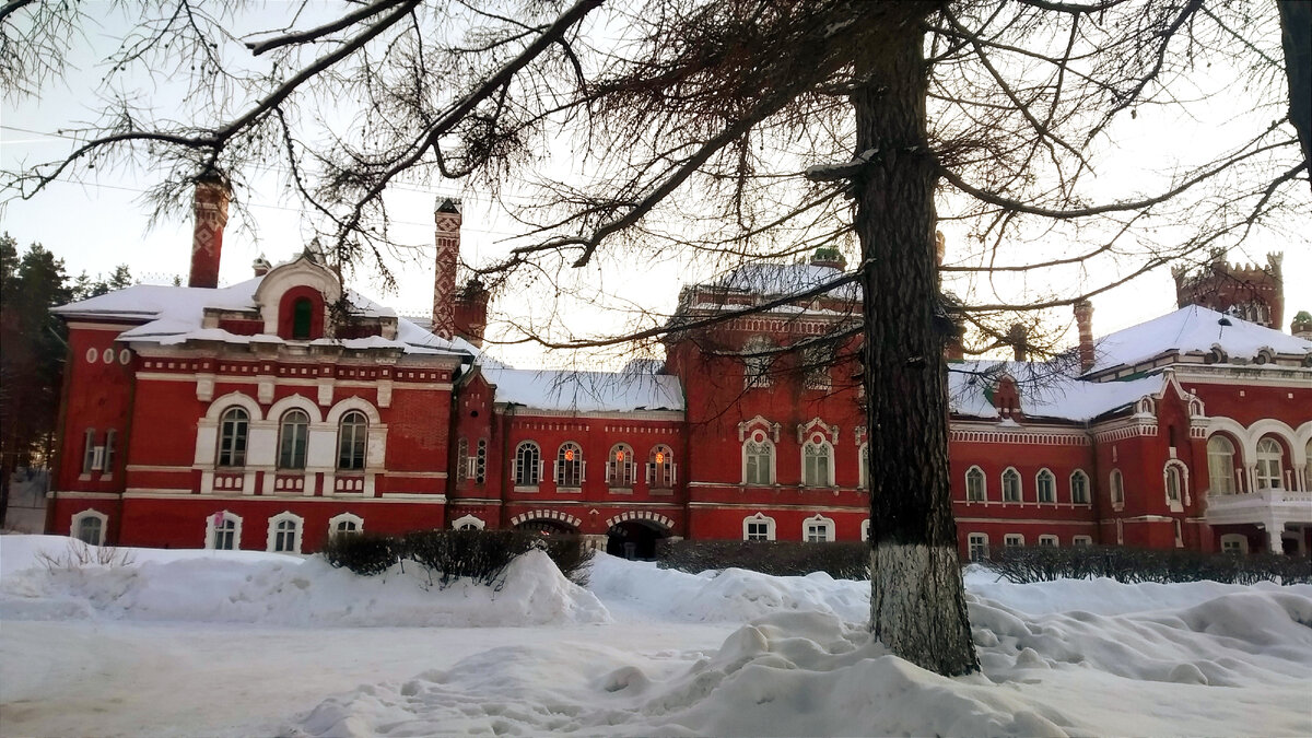 Замок XIX века в пос. Юрино (Республика Марий Эл)