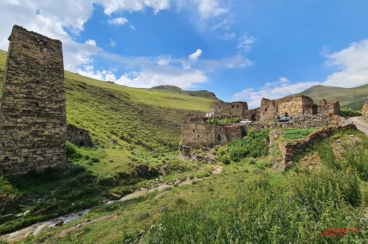    Ларёк с сувенирами на Какадурском перевале Северной Осетии могут снести