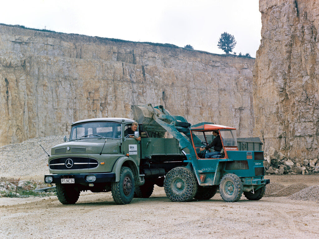 Грузовик Mercedes Benz LP