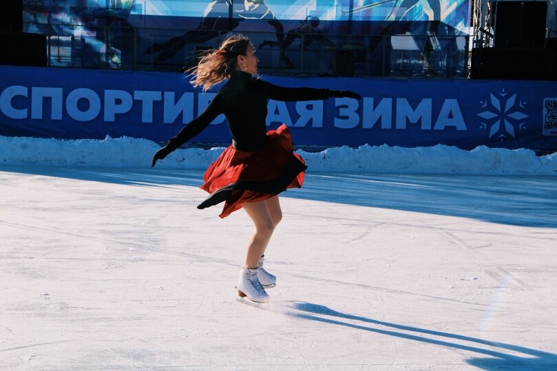     Самый большой каток в Хабаровске расположился на набережной города / Анастасия Дудалова