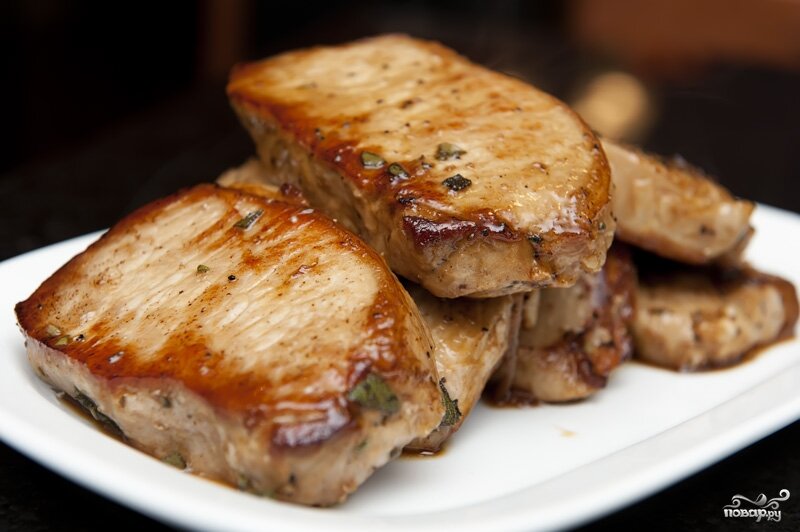 Можно такие куски свинины взять, можно - пожирнее. Главное - чтобы нарезать полосками было удобно (взято с сайта img.povar.ru)