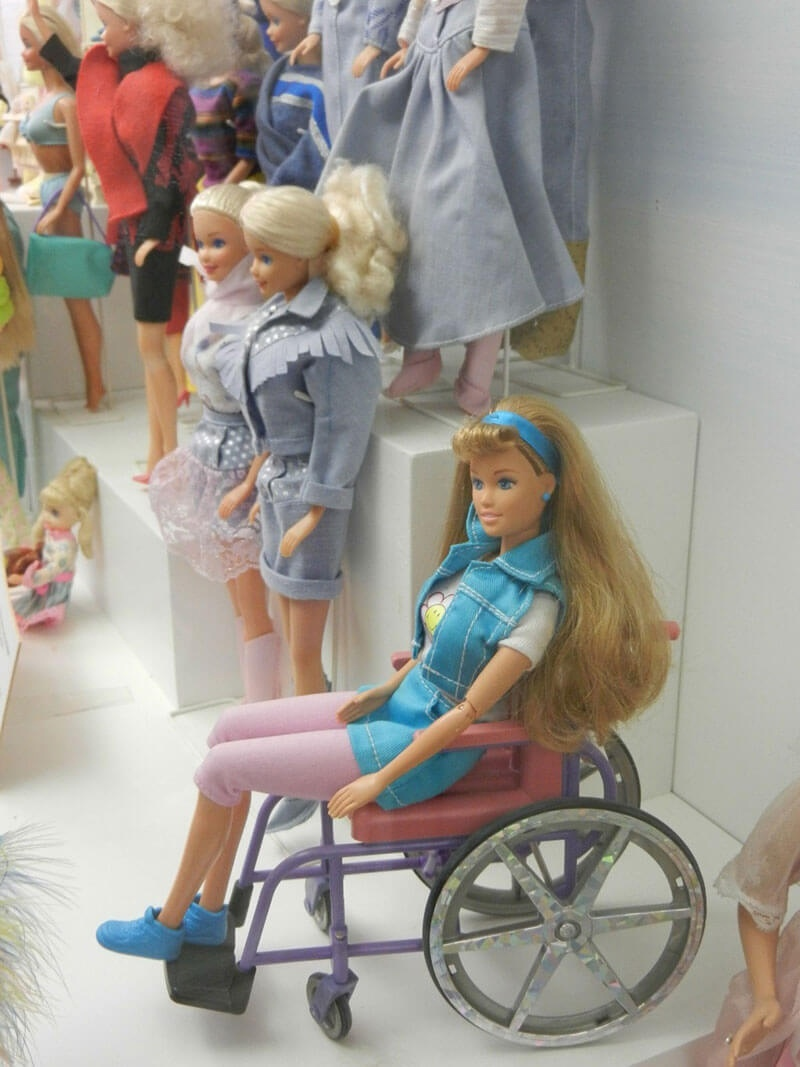 Кукла Бекки на инвалидной коляске