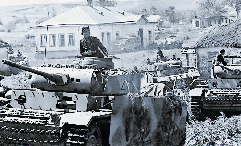 Немецкие экранированные танки Pz.Kpfw. III в советской деревне перед началом операции "Цитадель".