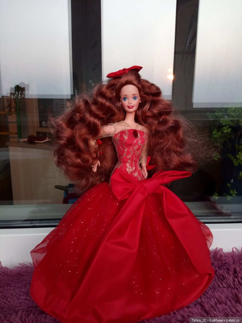 Red barbie. Radiant in Red Barbie 1992. Barbie Radiant in Red Кристи. Кукла Барби с красными волосами. Барби в бордовом платье.