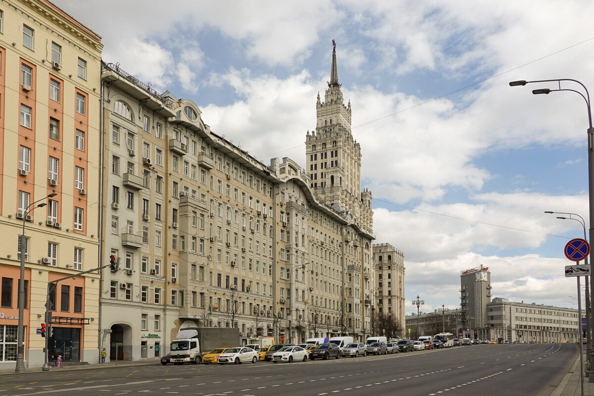 Знаменитый московский дом, где жила актриса Наталья Гундарева. И как  выглядит памятник ей на Троекуровском кладбище | Горожанин | Дзен