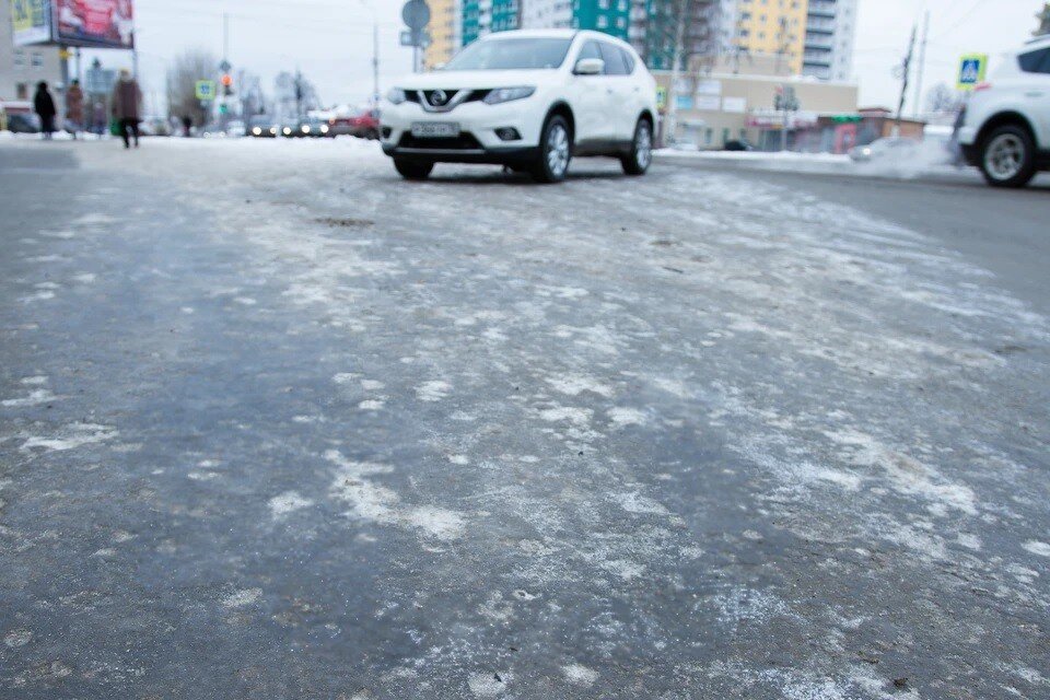     Пешеходов и водителей в Москве призывают быть более внимательными из-за гололеда в Москве Диля Ахмадишина