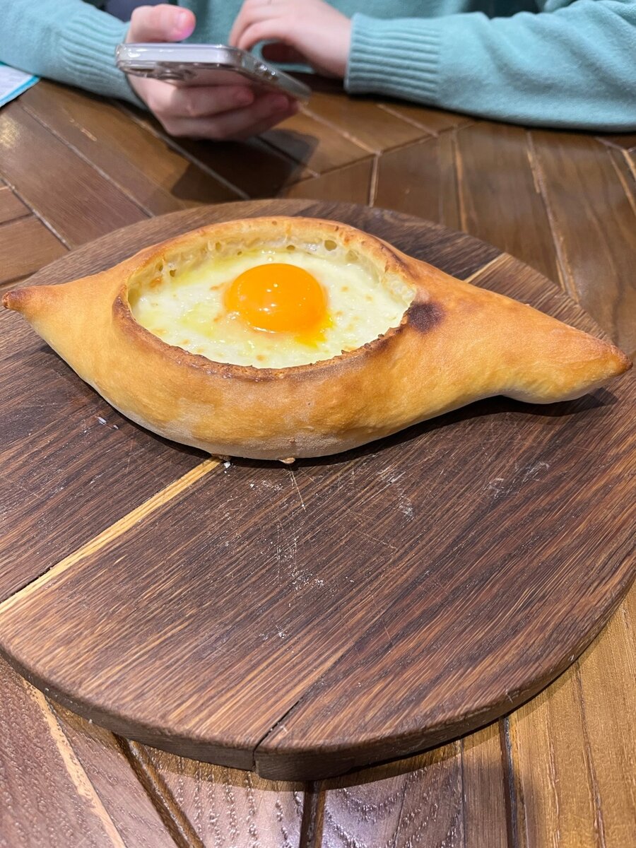 Хачапури в ресторане за 350р. Цены на конец января 2023. Екатеринбург