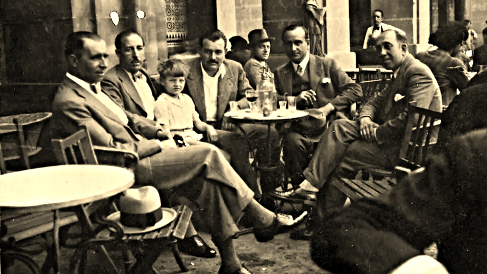 Хемингуэй со своим сыном Джеком в Мадриде, 1931 год.