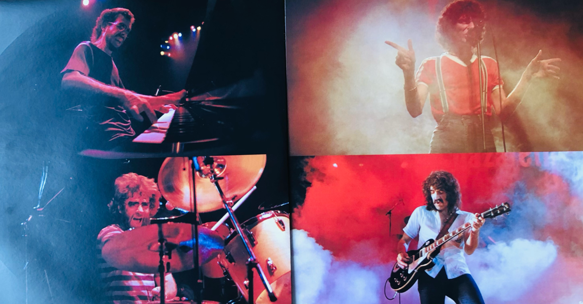 Фото на одном из внутренних конвертов 