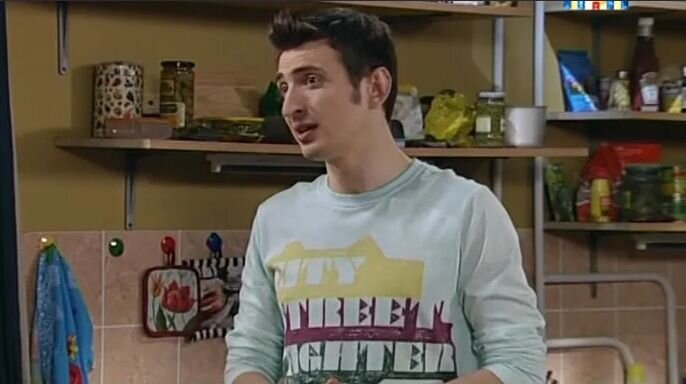    кадр из сериала «Универ»