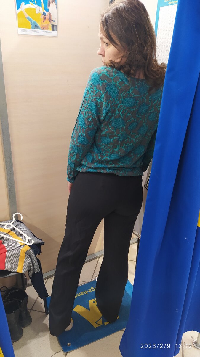 Обе вещи мне малы. Да и не вызвали особого восторга. Купить мне их явно не хотелось.