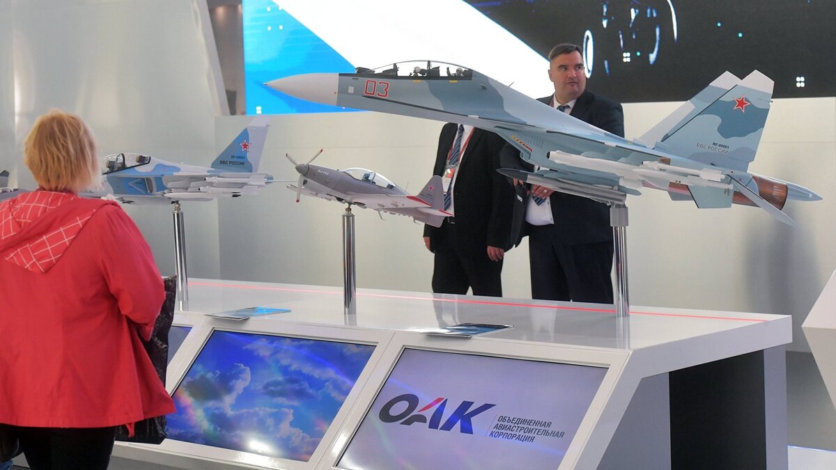    Стенд Объединенной авиастроительной корпорации.© РИА Новости . Алексей Куденко
