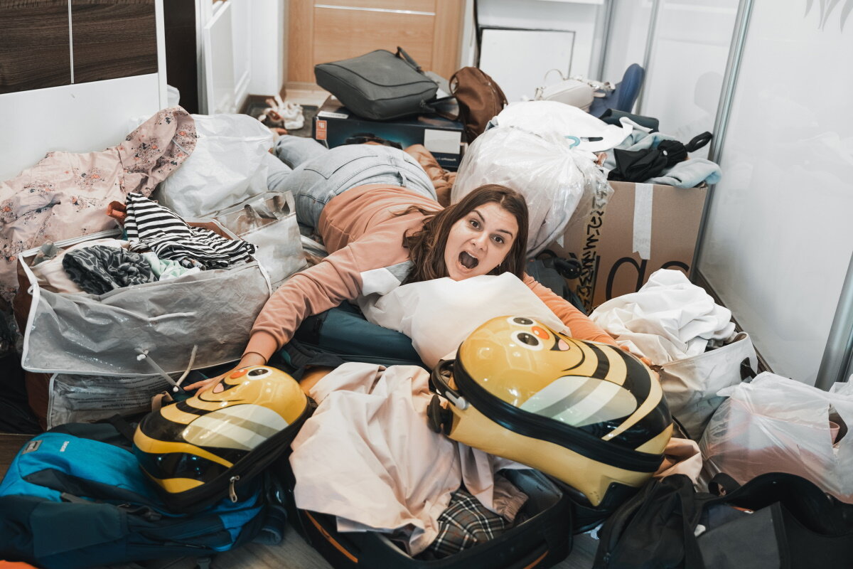    Не стоит брать с собой в путешествие все любимые вещи. Вряд ли вы все успеете перемерить — возьмите только необходимое