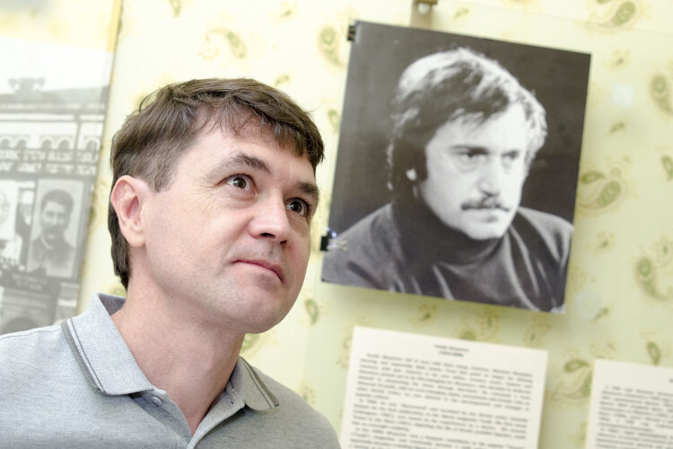    Шамиль Идиатуллин: «Кино — это в любом случае не литература. Это хоть продюсерский вид искусства, хоть высокотворческий, режиссерский, все равно автор литературной основы там не решает, наверное, ничего…» Фото: «БИЗНЕС Online»