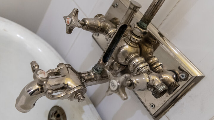 Сорвало кран вместе со смесителем: подробности страшной гибели ...