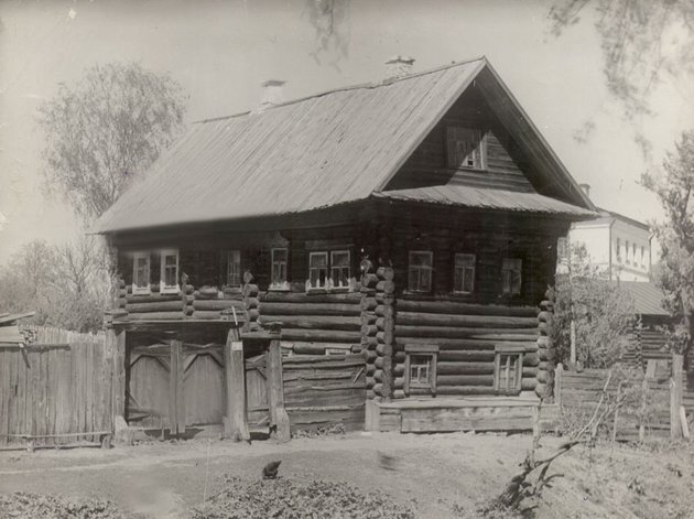 Деревянный дом в деревне - 75 фото