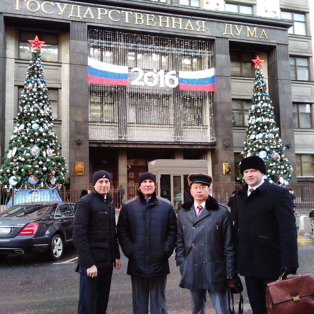 Депутаат МО "Кырлыкское сельское поселение" Усть-Канского района Республики Алтай с коллегами муниципальными депутатами из Омской области и Красноярского края.Архивное фото, г.Москва,2016 год.