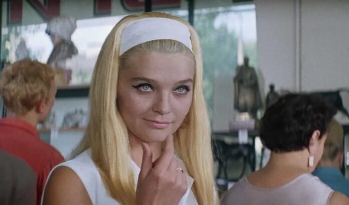 В 1968 году на экраны вышел фильм Леонида Гайдая «Бриллиантовая рука», ставший самой популярной советской комедий. Фильм смотрят и сегодня, вот несколько интересных фактов о нем.-6