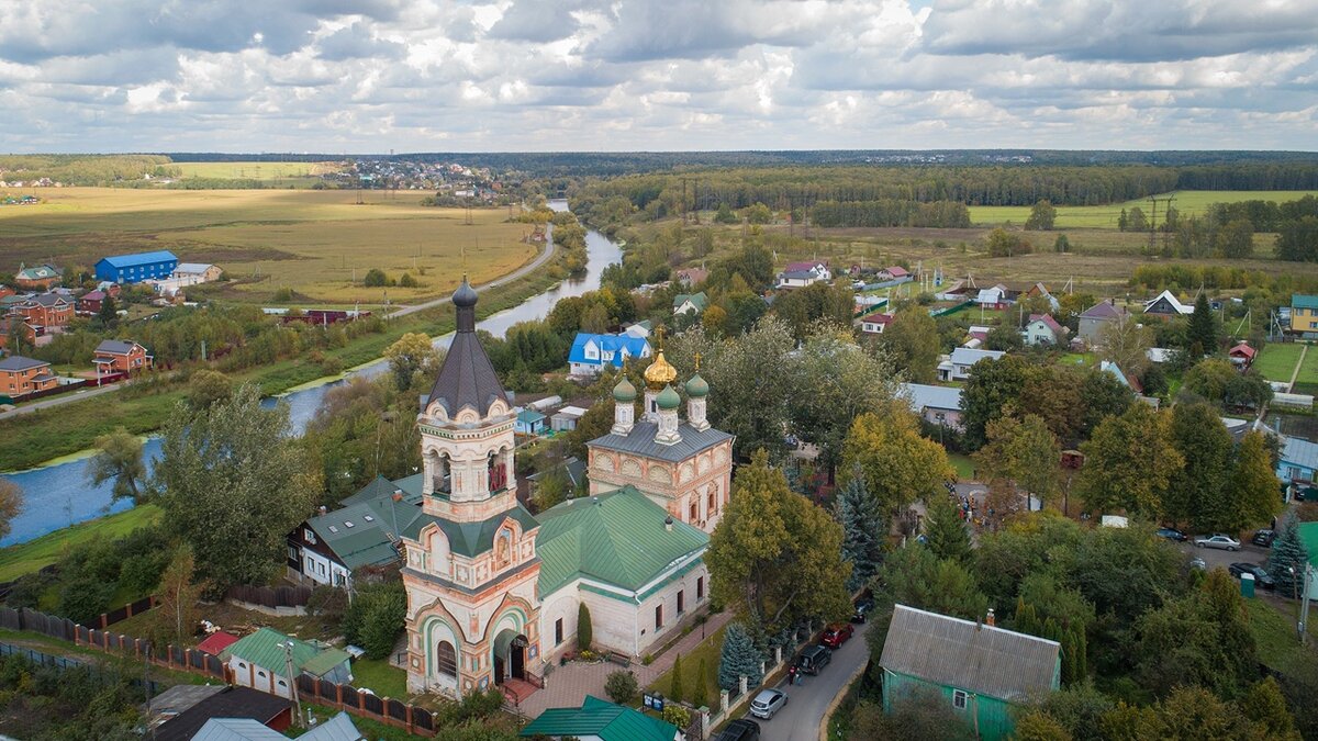 Храм Воскресения Словущего в селе Колычево