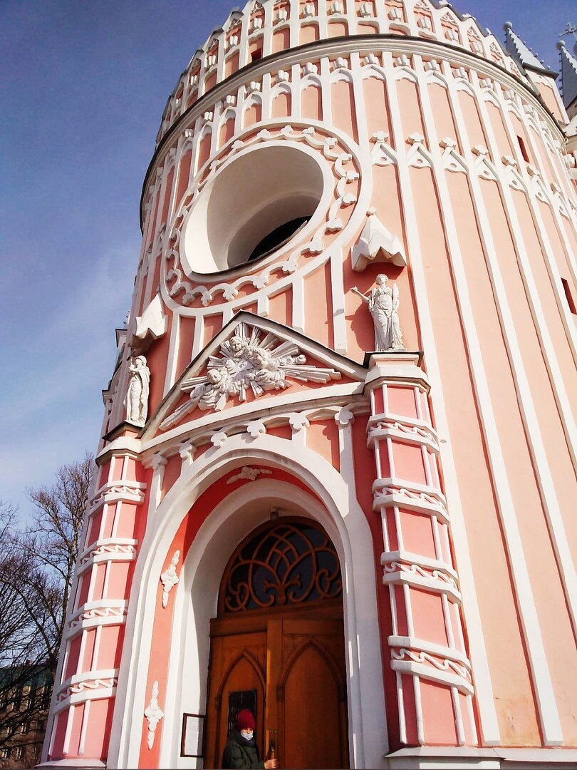 Вход в храм. Фото автора.