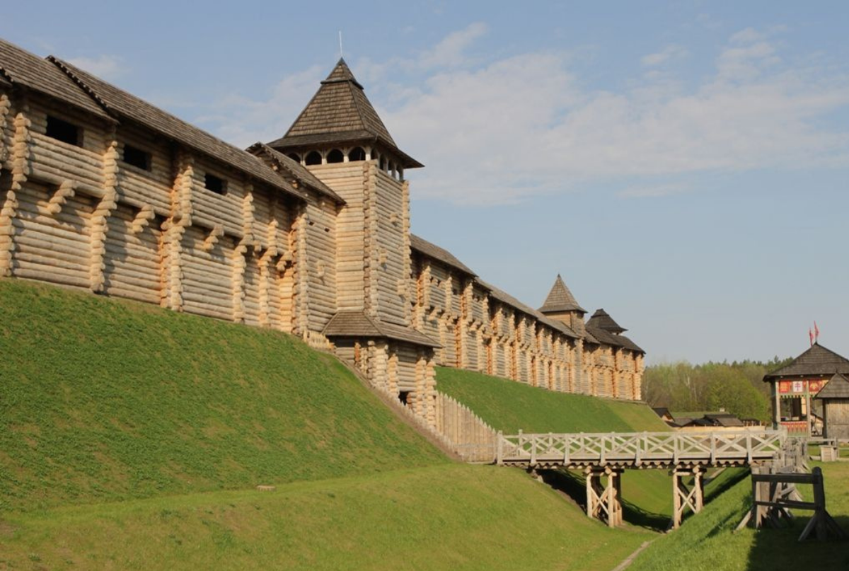 Парк Киевская Русь Форт. Древний деревянный Кремль, г. Киев, парк «Киевская Русь». Замки Киевской Руси. Достопримечательности Украины парк Киевская Русь.