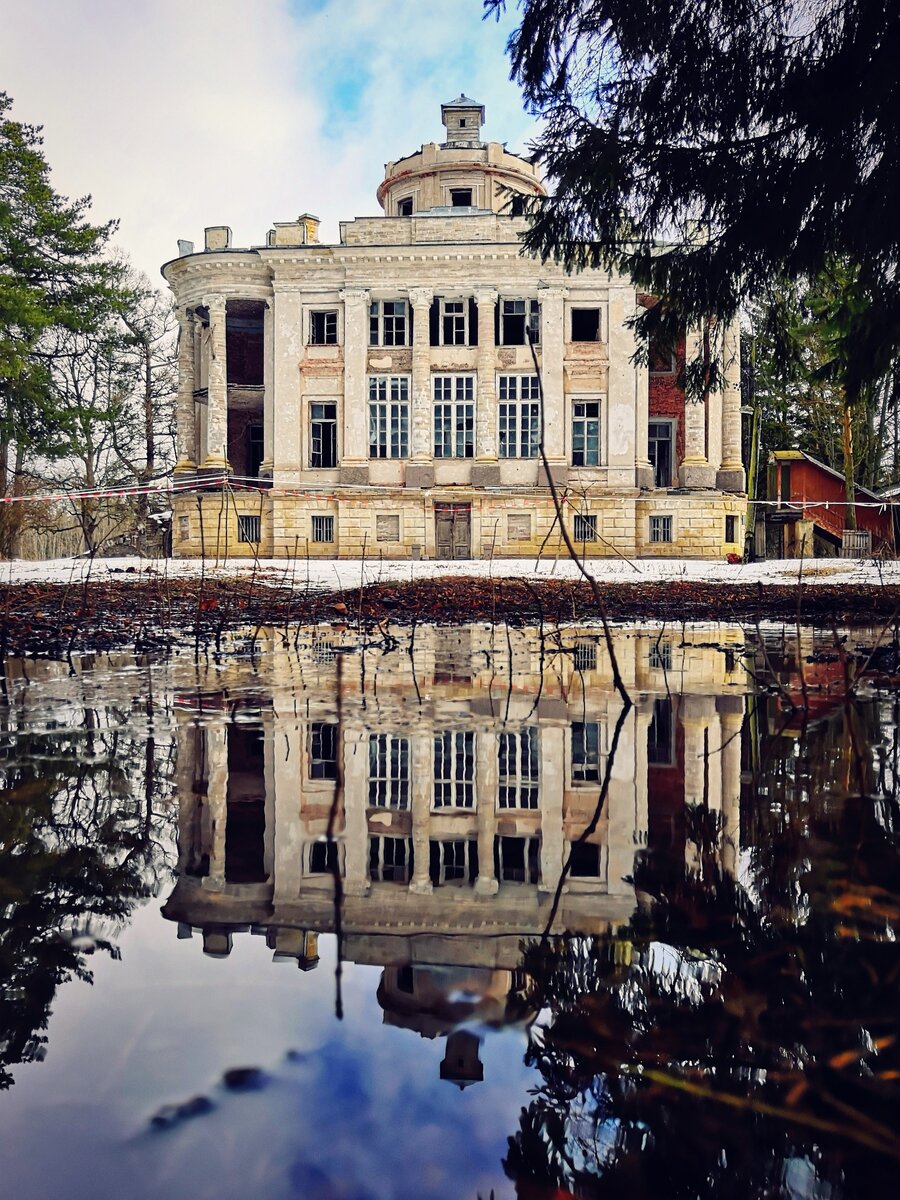 Усадьба Демидовых в Тайцах. Фото автора. 