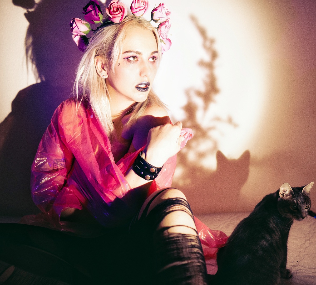 Это я сижу и жду твоего комментария. И кошку усадила. Как зачем? Для привлечения внимания, конечно )))